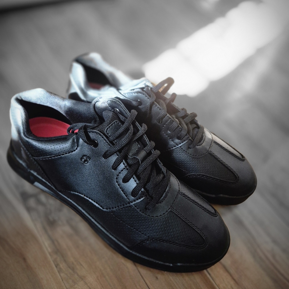 Black Leather Men's  And Womans Shoes For Work